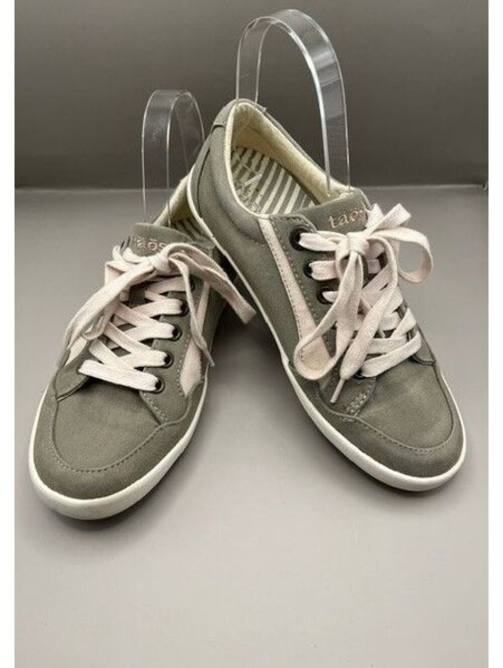Taos Shooting Star Canvas Sneakers Sage Green Comfort Shoes EUC Sz 7